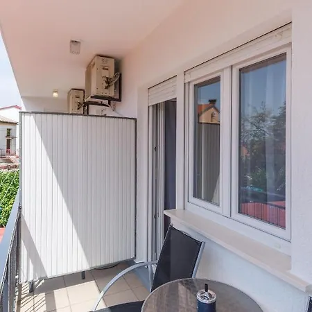 And Mira Apartment *