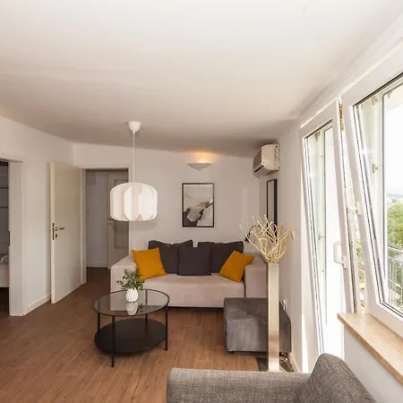 Apartment And Mira