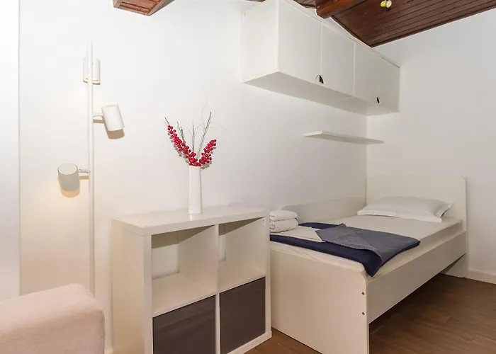 And Mira * Crikvenica